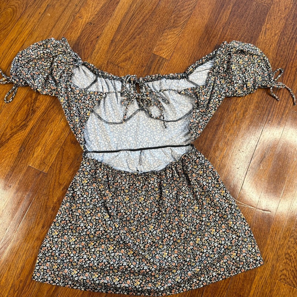 Urban Outfitters Jess's Floral Romper M (8-10) Black White - Picture 8 of 10